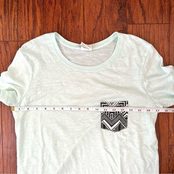 Pink Victoria’s Secret Pastel Mint Patterned Pocket Crewneck T-Shirt Size Small - Picture 10 of 12
